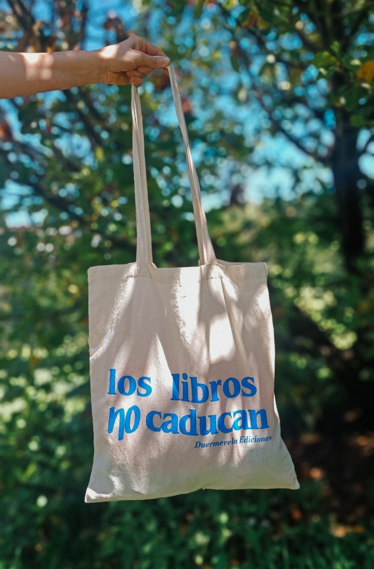 Imagen de la tote bag «Los libros no caducan»